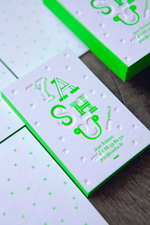 Cartes de visite Graphiste YASHU, impression vert fluo 802U en recto verso + débossage sans encre sur coton 600g / business cards printed in neon pantone green 802U + blind deboss and edge-painting onto 600gsm cotton paper