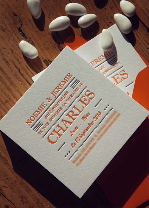 Faire-part naissance Charles imprimé par Cocorico Letterpress / création originale des heureux jeunes parents / Impression recto gris et orange coordonné aux enveloppes  