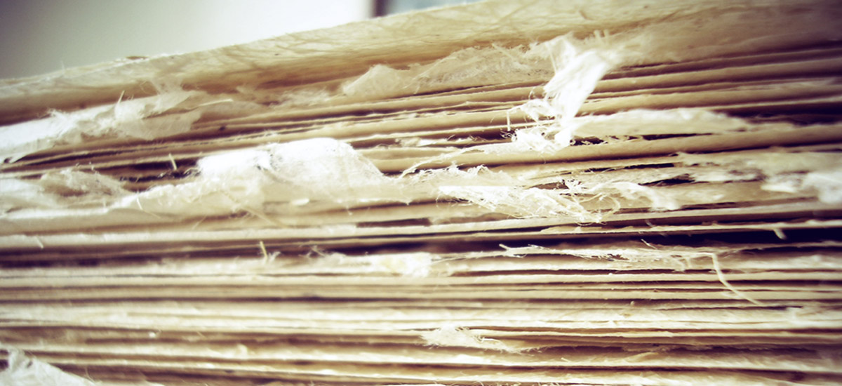 feuilles de papier à bords frangés, papier artisanal à la cuve, papier de création fabriqué sur forme ronde ou plate